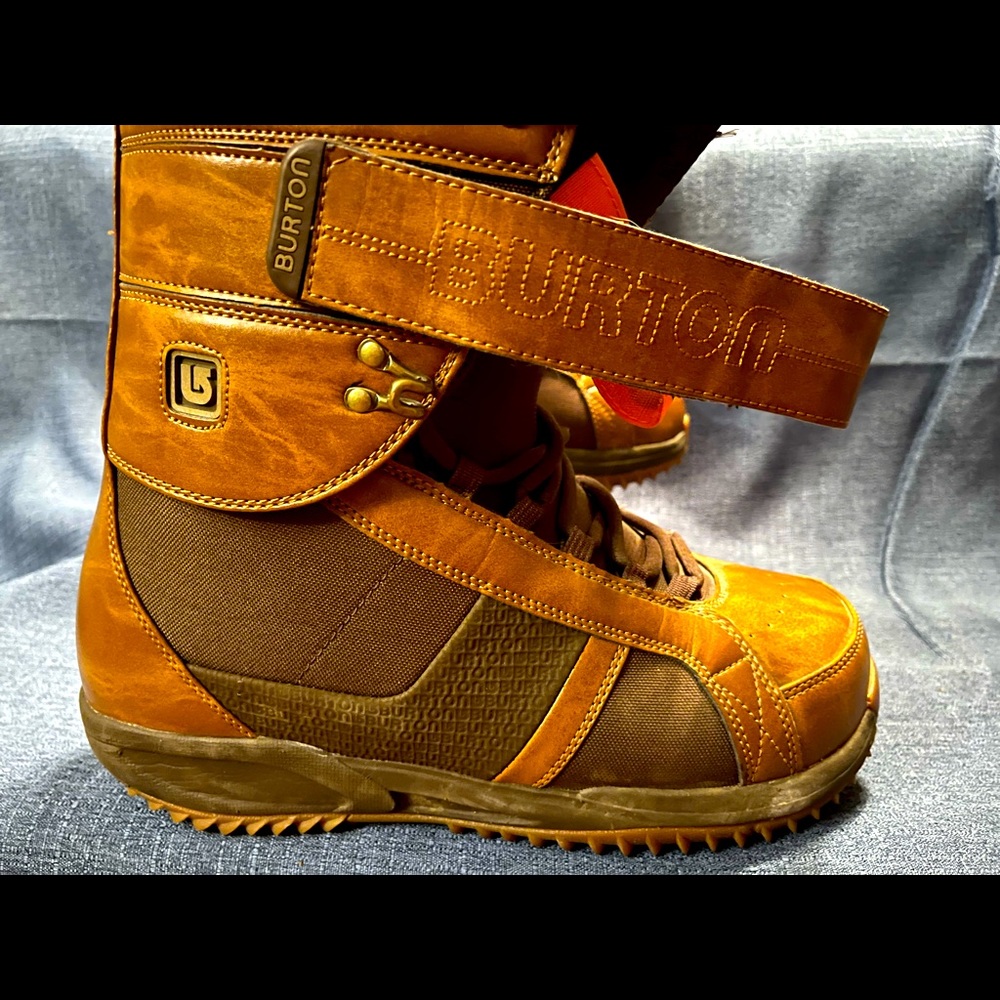 Burton Freestyle Snowboard Boots - Size 11 - Brown - excellent condition.